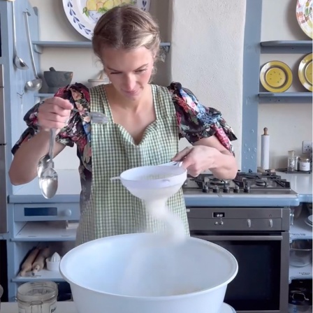 Die zur Zeit berühmteste "Tradwive" (traditionelle Hausfrau) Hannah Neeleman kocht auf Instagram mit zehn Millionen Followern.