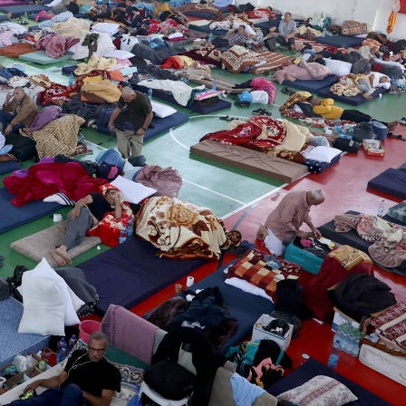 Menschen aus Gaza, die in Israel arbeiteten, leben in einer Turnhalle in Ramallah.