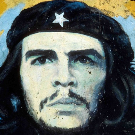 Detail eines politischen Wandbildes in Baracoa, Kuba, das ein Porträt von Che Guevara nach dem berühmten Foto von Alberto Korda zeigt.