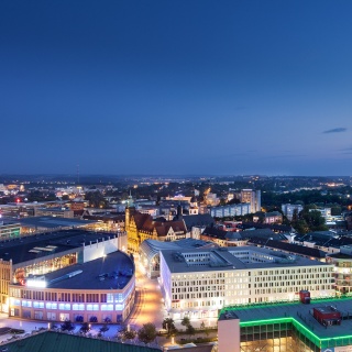 Blick über die Stadt Chemnitz bei Nacht.