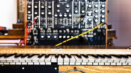 Ein Modularer Synthesizer der Marke Moog | Bild: picture-alliance/dpa