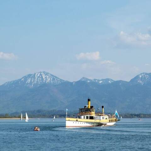Ein Dampfer auf dem Chiemsee (imago images / Panthermedia)