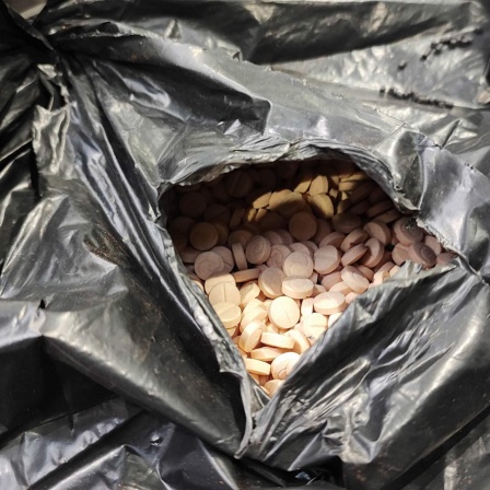 Ein Müllbeutel mit Tabletten der Droge Captagon
