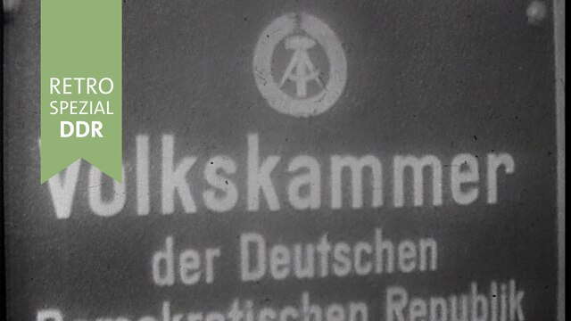 Schriftzug "Volkskammer der DDR"
