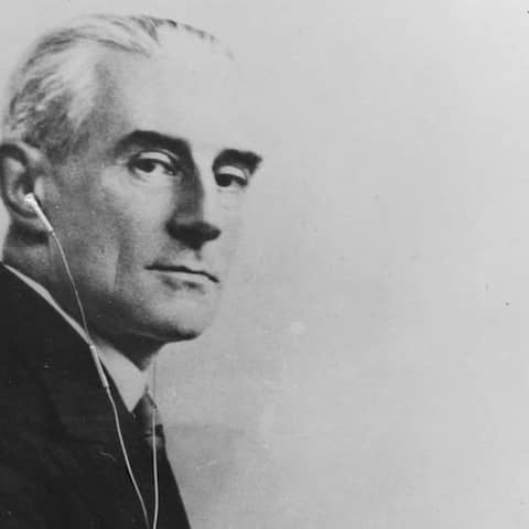 Montage: Ravel mit Kopfhörern