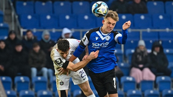 Sportschau - Bielefeld Holt Punkt Gegen Aue Nach 0:2-rückstand