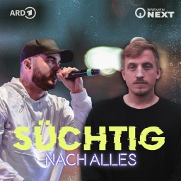 Collage mit Rapper Yassin und Hubertus Koch, davor der Schriftzug Süchtig nach Alles