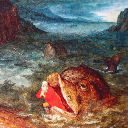 Jona wird vom Wal an Land gebracht, nach drei Tagen und Nächten spuckt der Wal Jona zurück aufs Land, Gemälde von Jan Brueghel der Ältere. Im Hintergrund tosende See und stürmische Landschaft. 