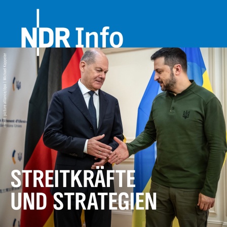 Bundeskanzler Olaf Scholz (SPD), steht neben Wolodymyr Selenskyj (r), Präsident der Ukraine, bei einem bilateralen Treffen vor Beginn der 79. Generaldebatte der UN-Vollversammlung.