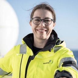 Katja Matthes, Direktorin des Geomar Helmholtz-Zentrums für Ozeanforschung Kiel, steht auf der Terrasse des Konferenzbereichs des Geomar-Neubaus am Seefischmarkt.