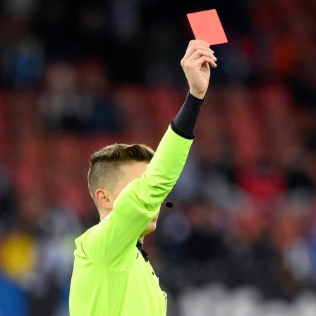 Rote Karte beim Fußball