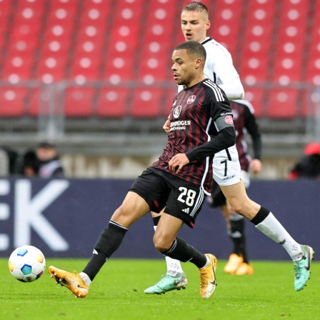 Jan Gyamerah vom 1. FC Nürnberg in Aktion