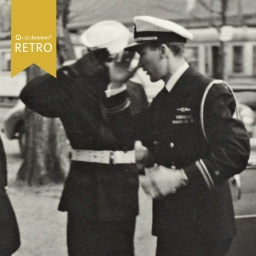 Amerikanische Navy-Offiziere bei ihrer Ankunft in Bremerhaven. Historisches Foto