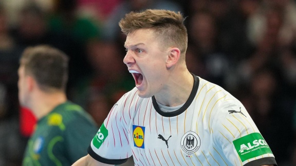 Sportschau Handball-wm 2025 - Deutsche Handballer Gratulieren Geburtagskind Steinert