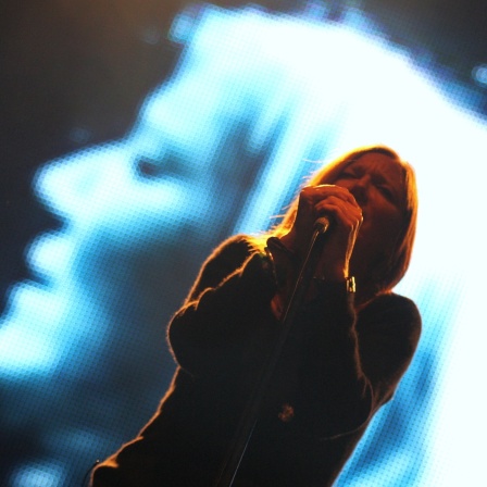 Die Sängerin Beth Gibbson der Band Portishhead singt auf dem Malt Festival 2011 in Polen  | Bild: picture alliance / dpa | Adam Ciereszko