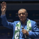 Erdogan im Wahlkampf auf einer Bühne