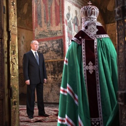 Wladimir Putin während eines Gottesdienstes in der Kathedrale des Moskauer Kreml, nach seiner Vereidigung als russischer Präsident 2018.