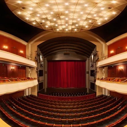 Der leere Saal des Theater Hagen mit roten Sitzen.