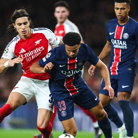 Riccardo Calafiori vom FC Arsenal gegen Warren Zaire-Emery von Paris Saint-Germain