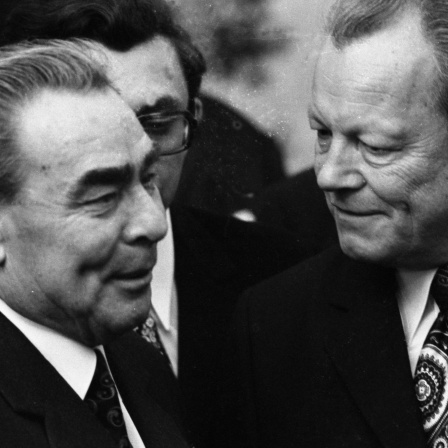 Der Besuch des sowjetischen Staats- und Parteichefs Leonid Breschnew (links) in Bonn vom 18. bis 22.5.1973 war ein Schritt zur Entspannung des Ost-Westverhältnisses von Willy Brandt (rechts neben Breschnew).