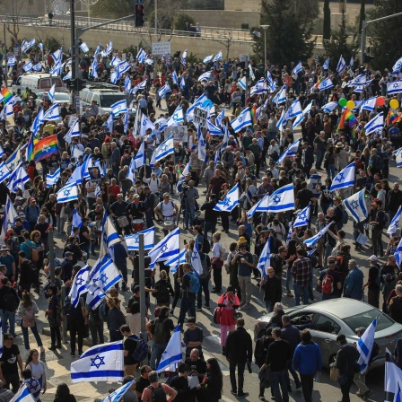 Israelische Demonstranten protestieren gegen eine Justizreform