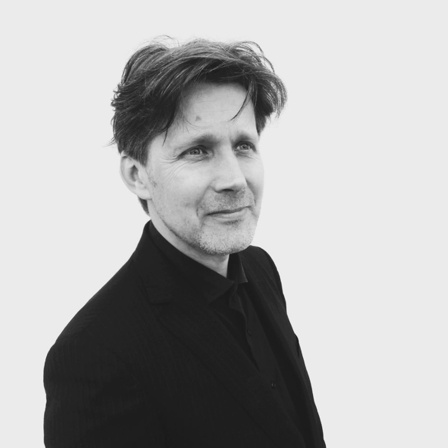 Prof. Dr. Nils Röller lehrt im MA Fine Arts. Zücher Hochschule der Künste.