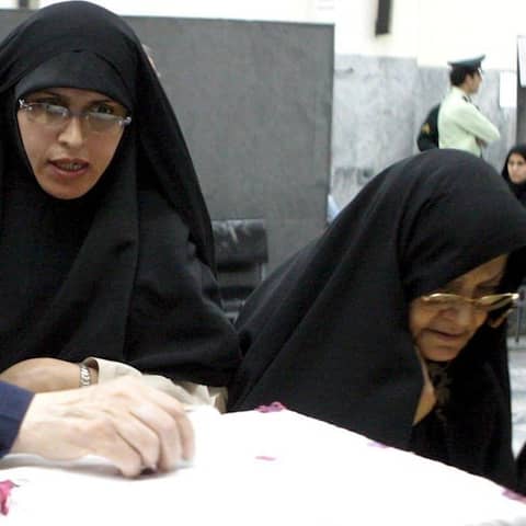 Iranische Frauen an der Wahlurne