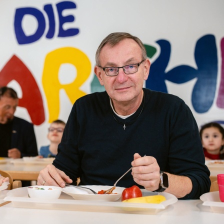 Bernd Siggelkow, Gründer der &#034;Arche&#034;, über seine soziales Engagement und die Arbeit mit Kinder.