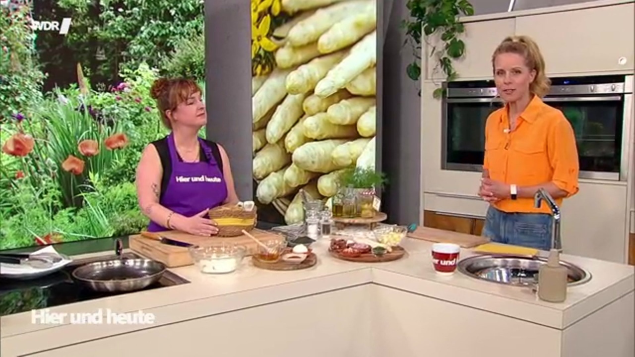 Hier und heute: Feine Spargel-Crostini mit Zitronenricotta und Mandeln