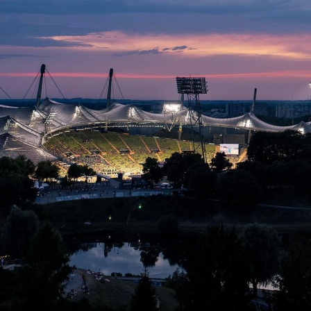 Abendpanorama vom Olympiastadion in München während der European Championships 2022 