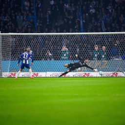 Michael Cuisance von Hertha BSC schießt das 1:1 gegen Eintracht Braunschweig.