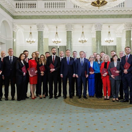 Polens Regierungschef Donald Tusk und sein Kabinett im Präsidentenpalast in Warschau