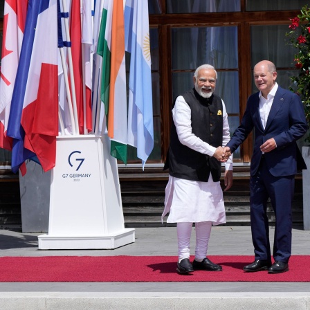  G7-Gipfel in Elmau Aktuell, 27.06.2022, Schloss Elmau, Bundeskanzler Olaf Scholz gemeinsam mit Narendra Modi Premierminister Indien