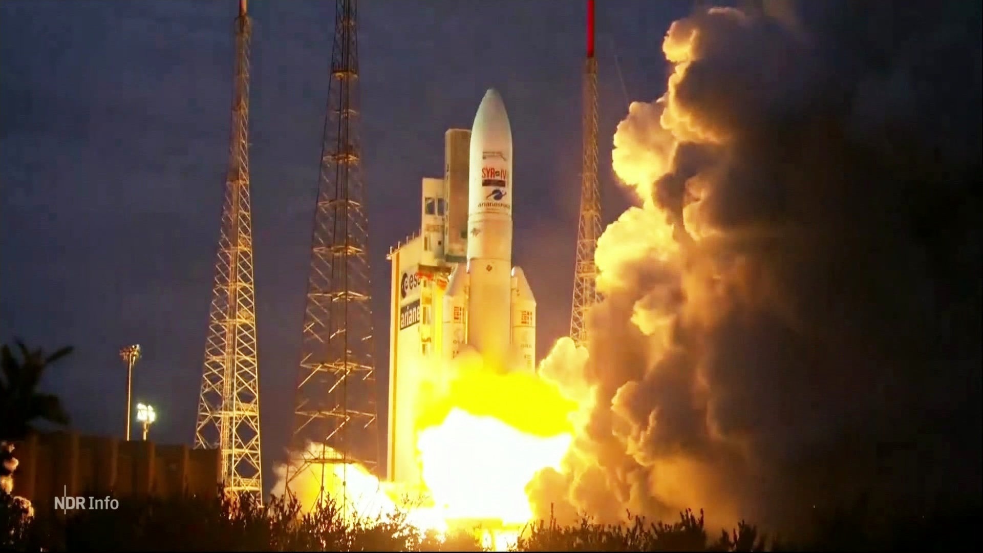 NDR Info: Ariane-Rakete Mit Bremer Satellit An Bord Gestartet | ARD ...