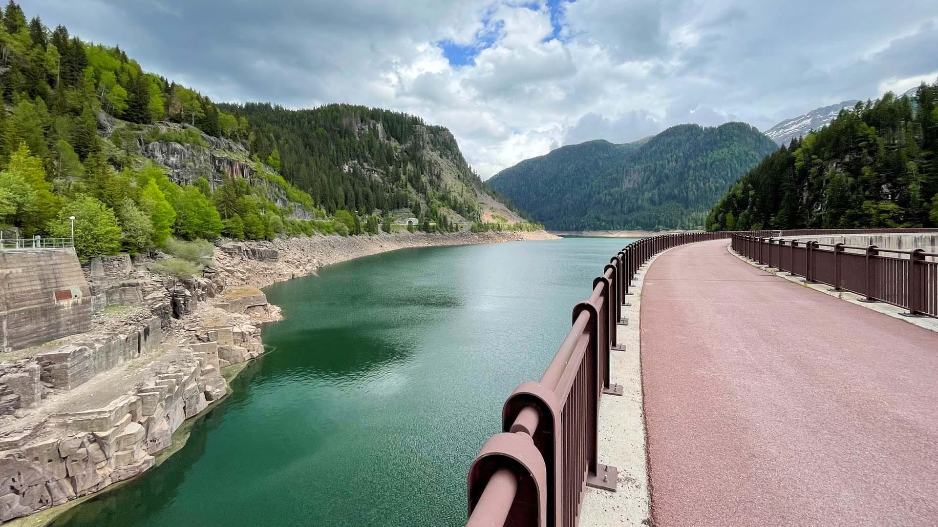 Unter unserem Himmel: Passstraßen der Alpen · Auf dem Weg zum Rollepass ...