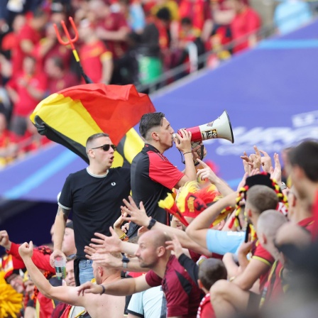 Belgische Fans heizen die Stimmung an