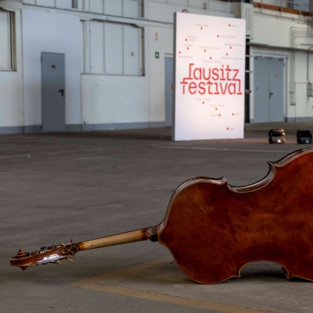 Programmvorstellung des Lausitz Festival 2023 im Hangar1 auf dem ehemaligen Flugplatz Cottbus; © imago-images.de/Rainer Weisflog