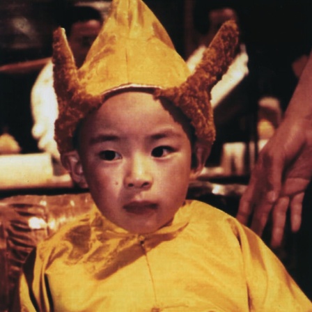 Der sechsjährige Gyaincain Norbu (Archivbild vom 29.11.1995) hat am Freitag (08.12.) in Tibet den "heiligen Thron" bestiegen, nachdem er im November 1995 von Peking als Wiedergeburt des Pantschen Lamas ausgewählt wurde. 