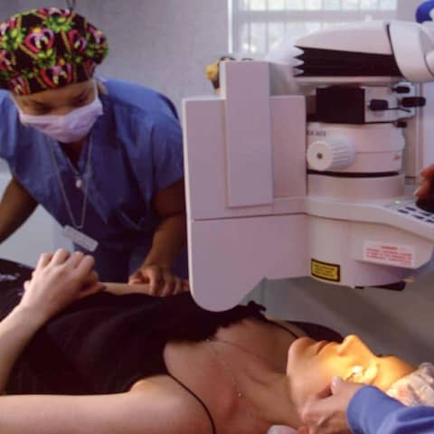 Augenoperation mit Lasertechnik, 2003