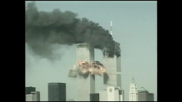 Bild der rauchenden Twin-Towers nach dem Anschlag von 9/11