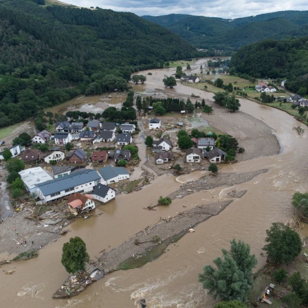 Eine Luftaufnahme zeigt das Ausmaß der Zerstörungen an der Ahr, nachdem in der Nacht auf den 15. Juli 2021 eine Flutwelle den Ort überschwemmt hat.