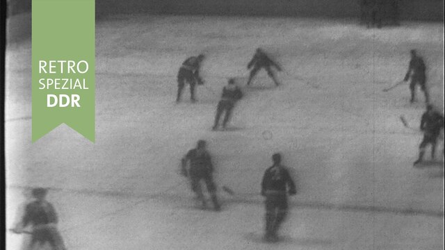 Eishockey-Spieler auf dem Feld beim Spiel