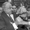 Eierwurf auf den ehemaligen Bundeskanzler Helmut Kohl (Archivfoto vom 10.05.1991)