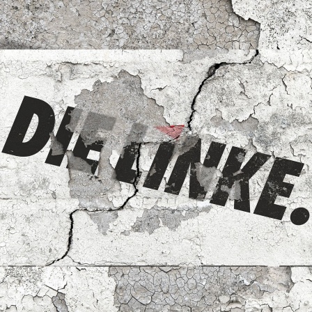 Das schraege Logo der Partei "Die Linke" auf einer Wand mit abgeplatzter und rissiger Wandfarbe sowie einem grossen Riss © picture alliance/ SULUPRESS.DE/ Torsten Sukrow