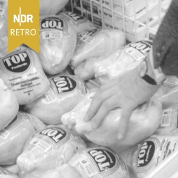 Tiefgekühlte Poularden im Supermarkt, 1960er Jahre.