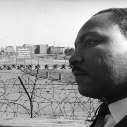 ARCHIV: 13.9.1964, Martin Luther King im geteilten Berlin (Bild: picture alliance / ASSOCIATED PRESS)