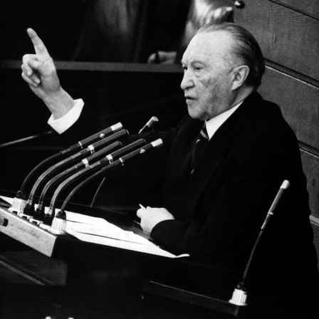 Adenauer spricht 1960 im Bundestag