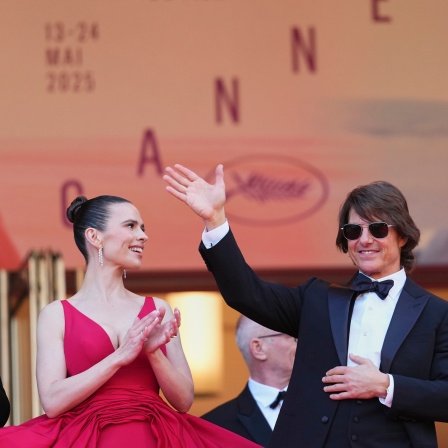 Hayley Atwell und Tom Cruise posieren für Fotografen bei der Ankunft zur Premiere des Films &#034;Mission: Impossible - The Final Reckoning&#034; während der 78. Internationalen Filmfestspielen in Cannes.