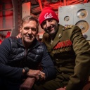 Ralf Moeller und Michel Abdollahi schauen in die Kamera.