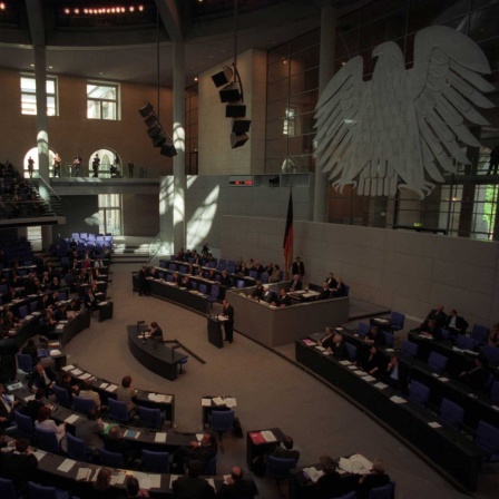 Berlin, 19.4.1999: Erste Sitzung des Deutschen Bundestages in Berlin (Bild: imago images)